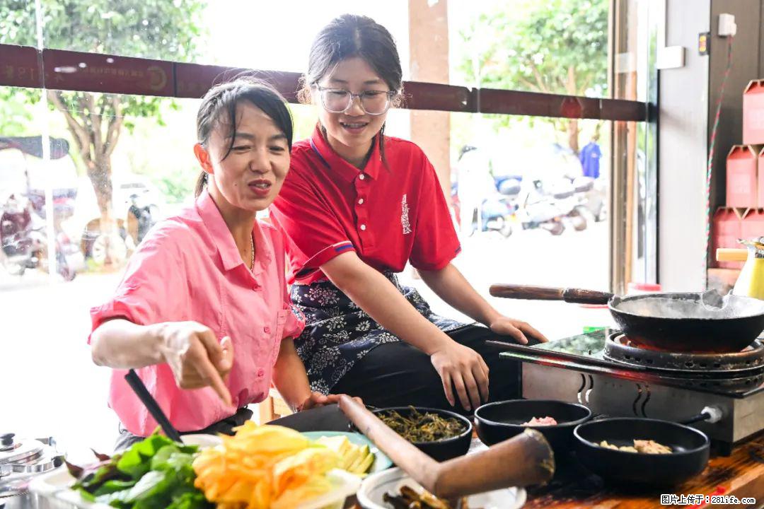 全网追的“扁担女孩”，找了一份暑假工，时薪12元 - 太原生活资讯 - 太原28生活网 ty.28life.net