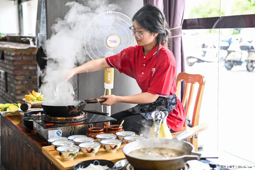 全网追的“扁担女孩”，找了一份暑假工，时薪12元 - 太原生活资讯 - 太原28生活网 ty.28life.net
